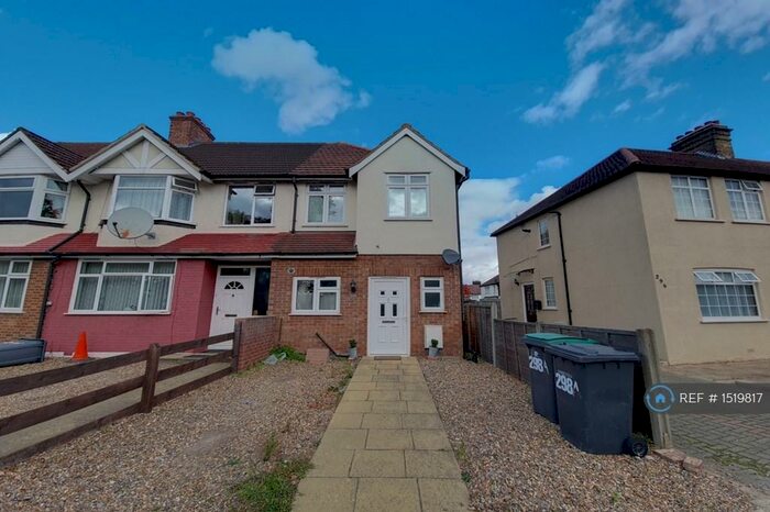 2 Bedroom End Of Terrace House To Rent In White Hart Lane, London, N17