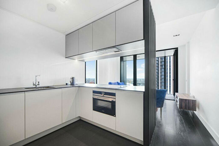 2 Bedroom Apartment To Rent In Amory Tower, Canary Wharf, E14