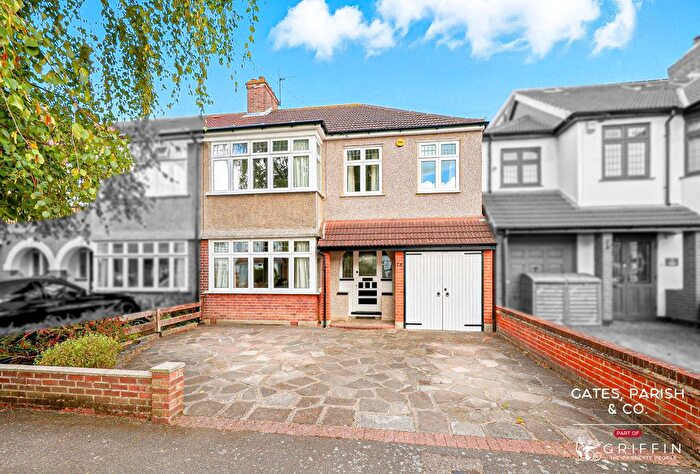 4 Bedroom End Of Terrace House For Sale In Coniston Avenue, Upminster, RM14
