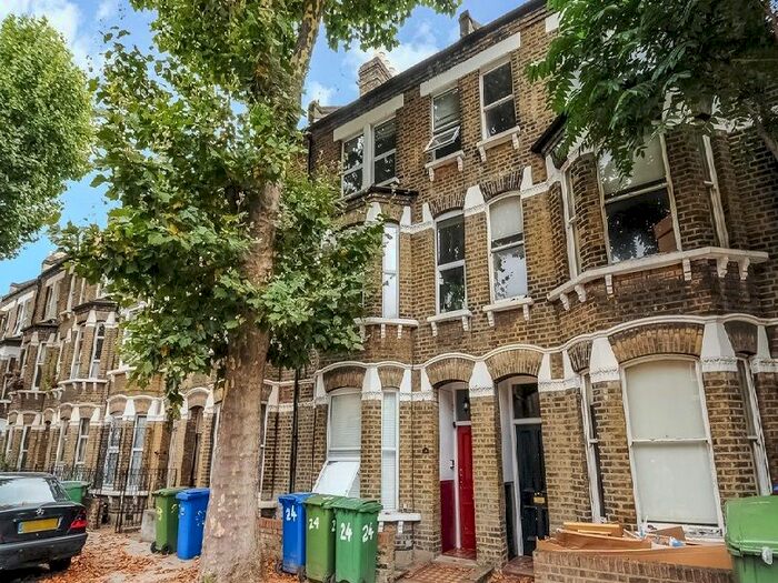 2 Bedroom Flat To Rent In Searles Road, London, SE1