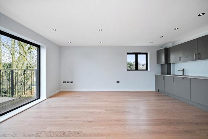 2 Bedroom Flat To Rent In Alexandra Road, Epsom, Surrey, KT17