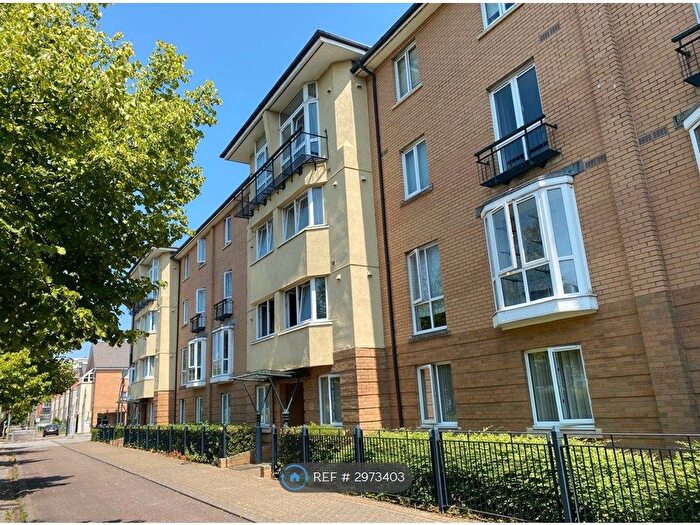 2 Bedroom Flat To Rent In Ffordd Garthorne, Cardiff, CF10
