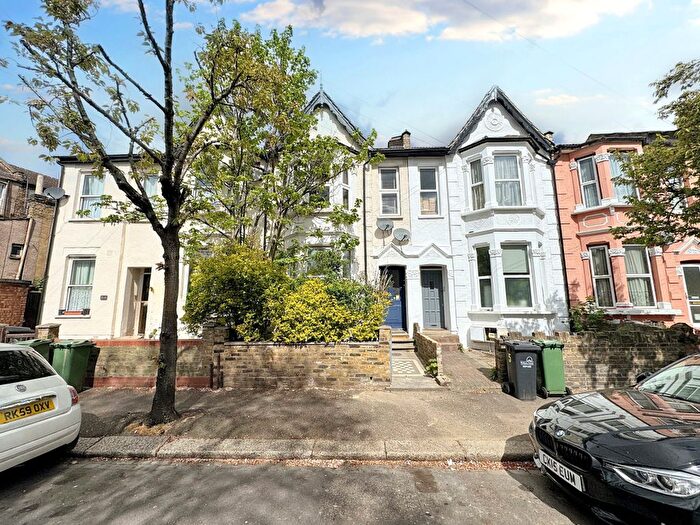 1 Bedroom Flat To Rent In Millais Road, Leytonstone, E11