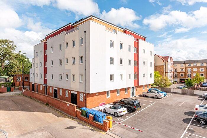 2 Bedroom Flat For Sale In Church Street, Walton-On-Thames, KT12