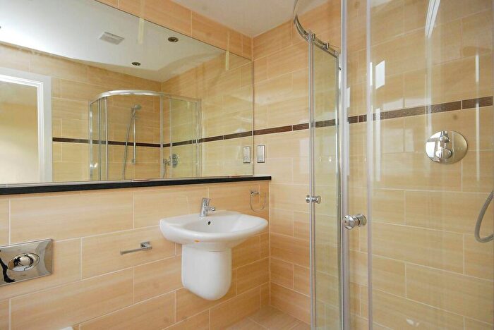 2 Bedroom Flat To Rent In Albion Road, Stoke Newington, London, N16