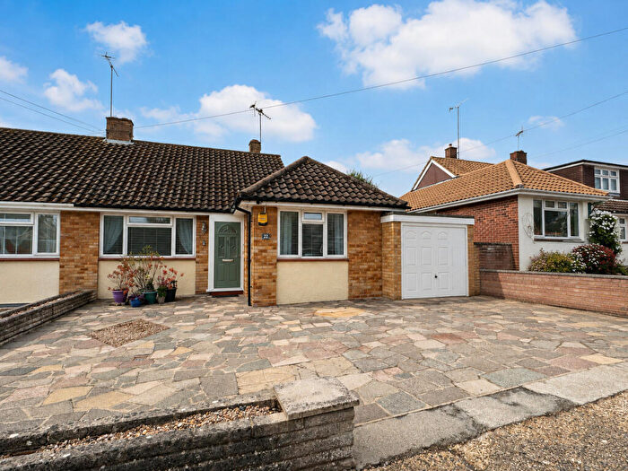 2 Bedroom Semi-Detached Bungalow For Sale In Woodlands Close, Hockley, SS5
