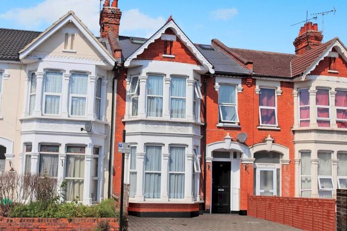 4 Bedroom Detached House To Rent In Bournemouth Park Road, Southend-On-Sea, SS2