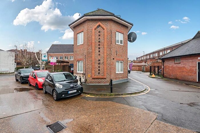 1 Bedroom Flat For Sale In Surbiton, Surrey, KT6