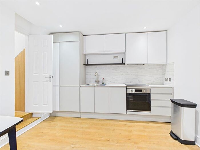 3 Bedroom Flat To Rent In Churchfield Road, Acton, W3