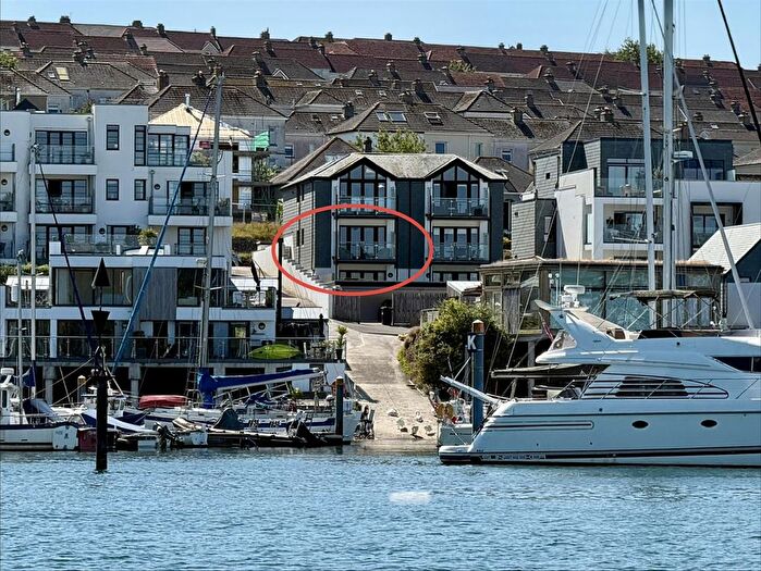 2 Bedroom Flat For Sale In North Parade, Falmouth, TR11