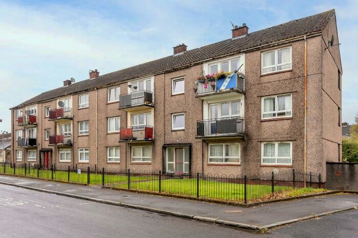 3 Bedroom Flat To Rent In Gray Street, Alexandria, Dunbartonshire, G83