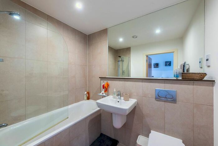2 Bedroom Flat To Rent In Cornell Square, Nine Elms, London, SW8