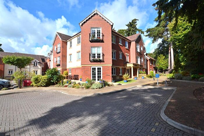 1 Bedroom Flat For Sale In Branksomewood Road, Fleet, GU51