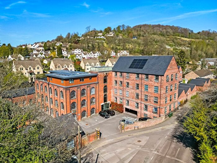 2 Bedroom Flat For Sale In Toadsmoor Road, Brimscombe, Stroud, Gloucestershire, GL5