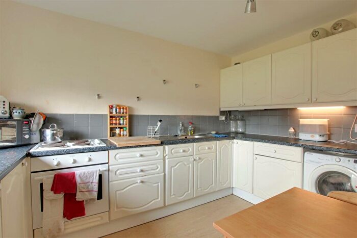 2 Bedroom Flat To Rent In Balcombe Road, Peacehaven, BN10