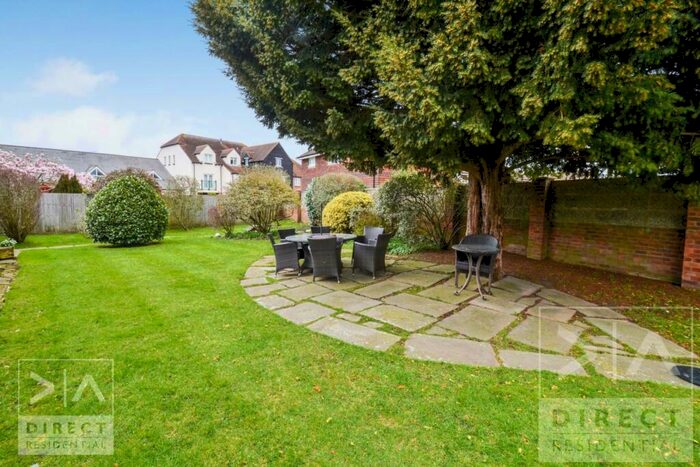 3 Bedroom Bungalow To Rent In Quennell Close, Ashtead, KT21
