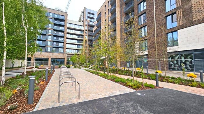 2 Bedroom Flat To Rent In High Street, Staines-Upon-Thames, Surrey, TW18