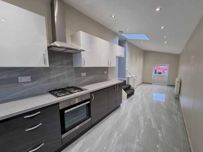 3 Bedroom Maisonette To Rent In Townsend Road, London, N15