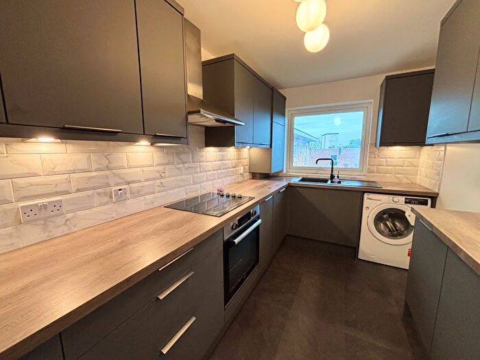 2 Bedroom Flat To Rent In Maldon Road, Wallington, SM6