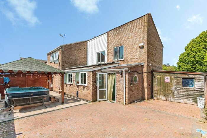 5 Bedroom Semi-Detached House For Sale In Lapland Walk, Corby, NN18