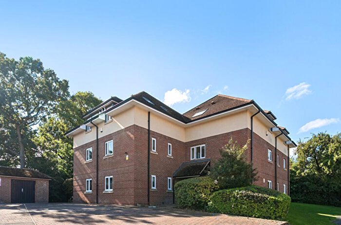 2 Bedroom Apartment For Sale In Upper Meadow, Headington, Oxford, OX3