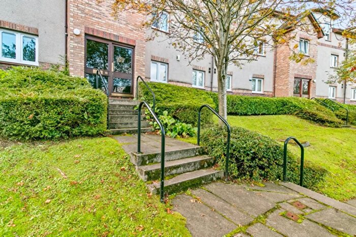 2 Bedroom Flat For Sale In Stoneside Drive, Pollokshaws, G43