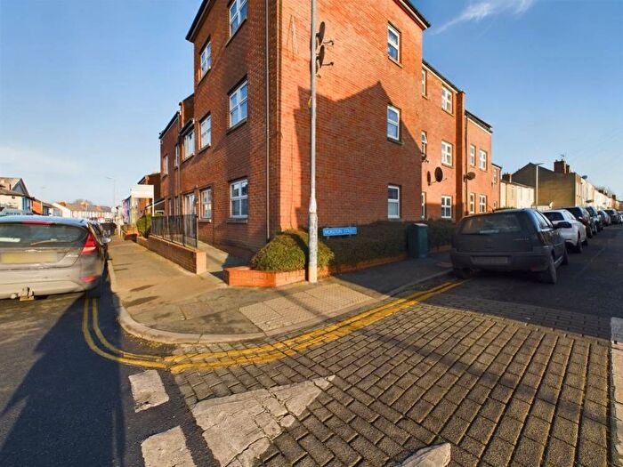 2 Bedroom Flat To Rent In High Street, Tredworth, Gloucester, GL1