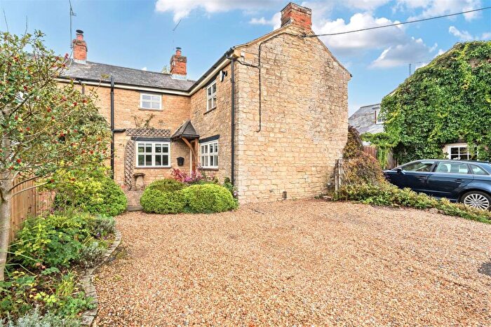 3 Bedroom Semi-Detached House For Sale In Cattle End, Silverstone, NN12