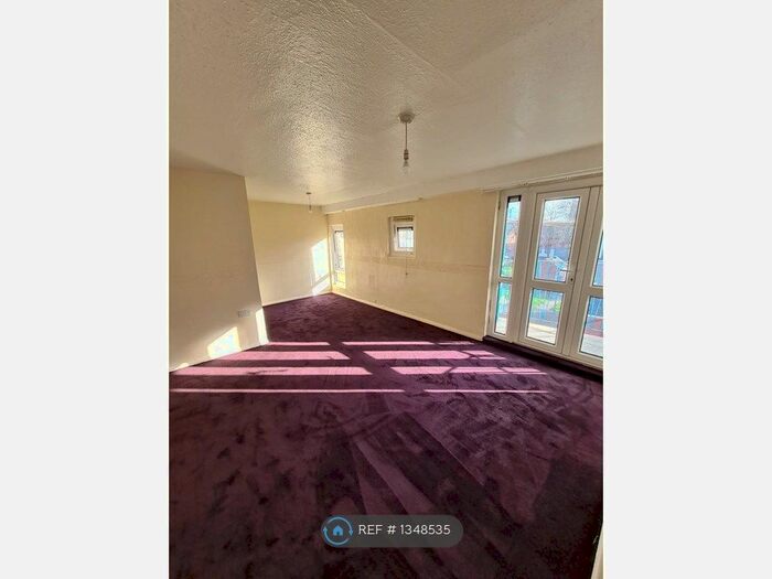 3 Bedroom Maisonette To Rent In Ottawa Road, Leicester, LE1