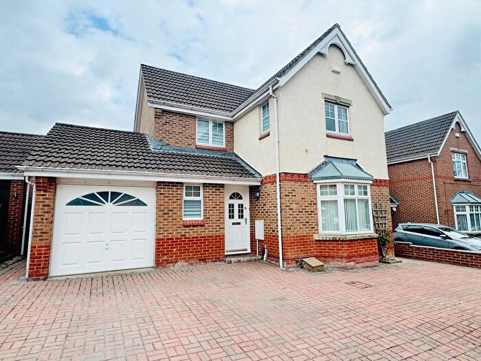 3 Bedroom Detached House To Rent In Garson Road, Swindon, SN25