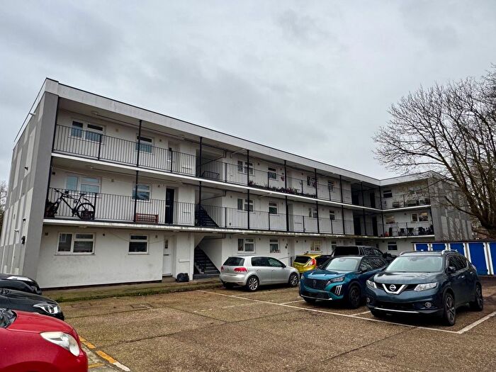 2 Bedroom Flat For Sale In The Hides, Harlow, CM20