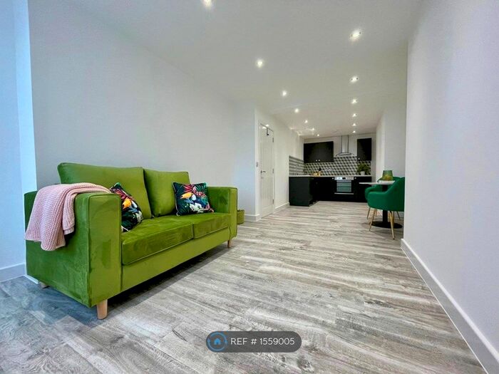 1 Bedroom Flat To Rent In High Street, Lees, Oldham, OL4