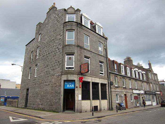 2 Bedroom Flat To Rent In Fraser Place, Top Floor Whole, Aberdeen, AB25
