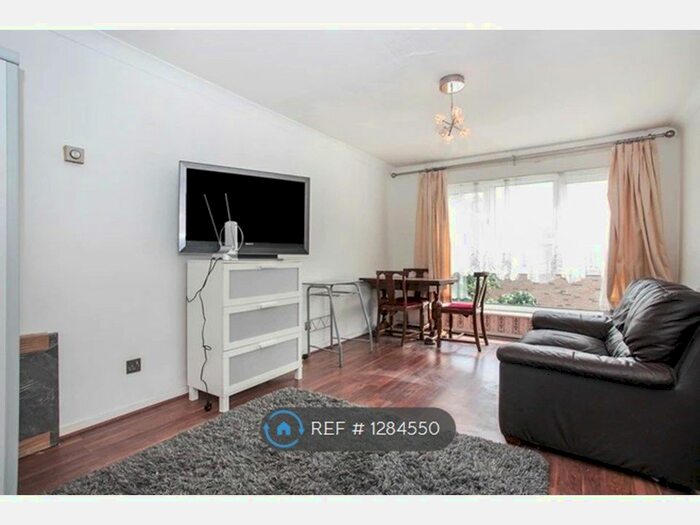 2 Bedroom Flat To Rent In Clifford Rd, London E16