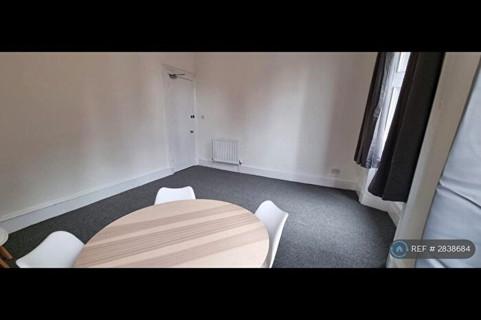 3 Bedroom Flat To Rent In Byres Road, Glasgow, G11