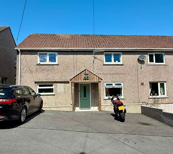3 Bedroom Semi-Detached House For Sale In Bron Yr Ynn, Drefach, Llanelli, SA14