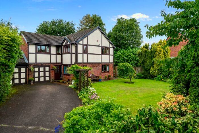 5 Bedroom Detached House For Sale In Kings Lea, Heath Charnock, PR7