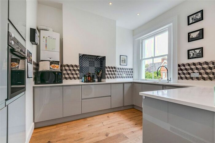 2 Bedroom Flat To Rent In St. Ann's Crescent, Wandsworth, SW18