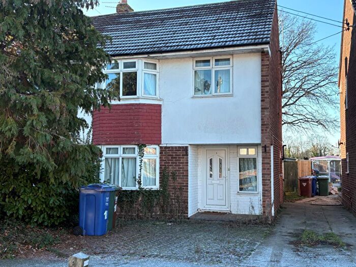 3 Bedroom Semi Detached House For Sale In Morton Ave, Kidlington, OX5