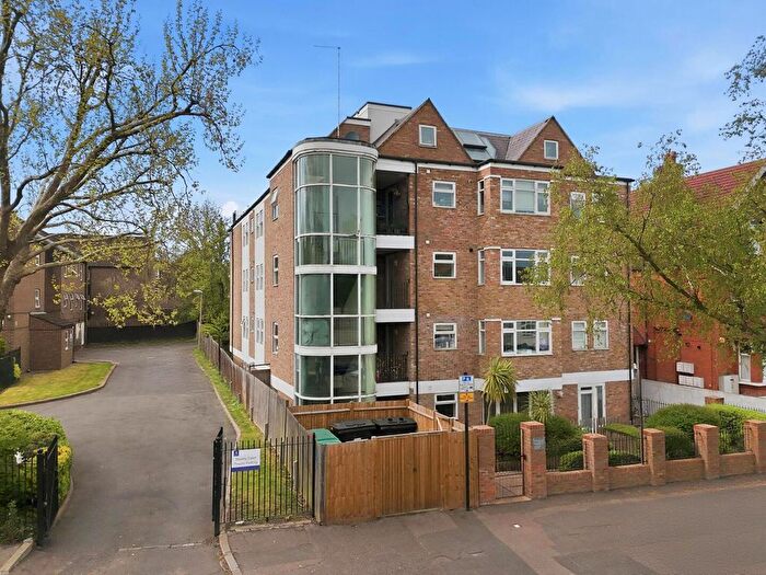1 Bedroom Flat For Sale In Hermon Hill, Wanstead, E11