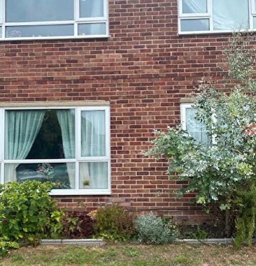 1 Bedroom Flat To Rent In Kennet Road, Hungerford, RG17