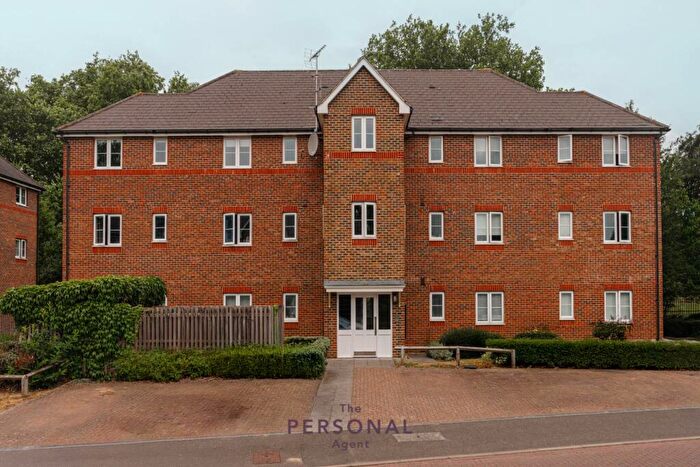 2 Bedroom Flat To Rent In Ascot House, Epsom, KT19