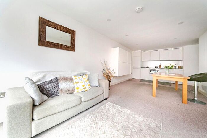 2 Bedroom Apartment To Rent In St Pauls Square, L3