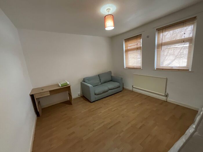 2 Bedroom Semi-Detached House To Rent In Cambridge, CB4