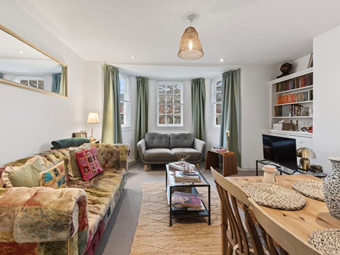 3 Bedroom Flat For Sale In Barlby Road, London, W10