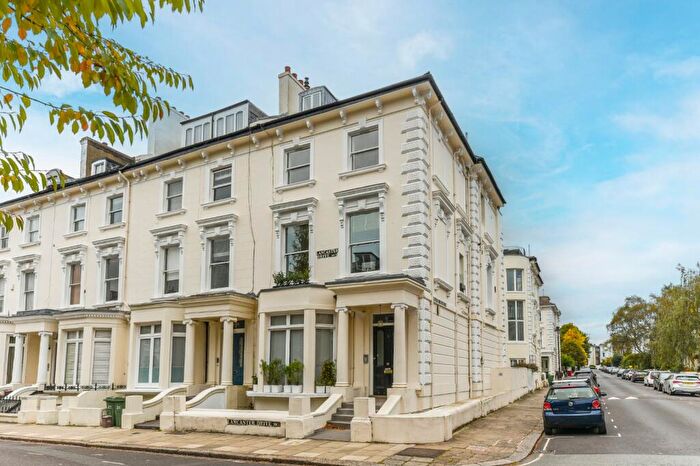 3 Bedroom Flat To Rent In Lancaster Drive, South Hampstead, NW3