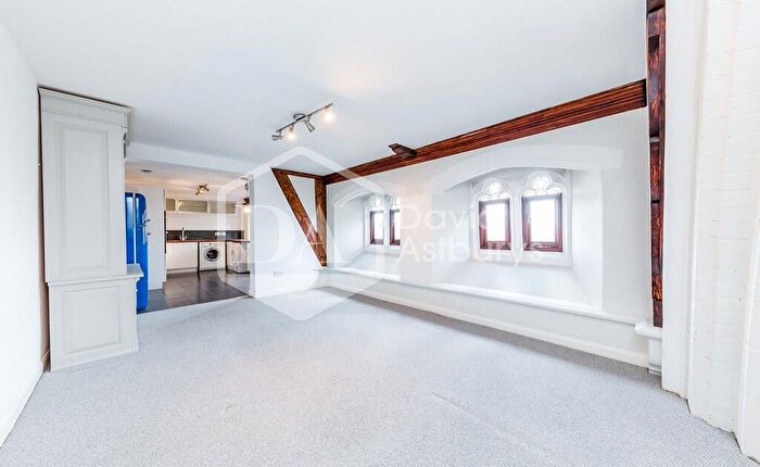 2 Bedroom Apartment To Rent In Mayfield Road, Crouch End, London, N8