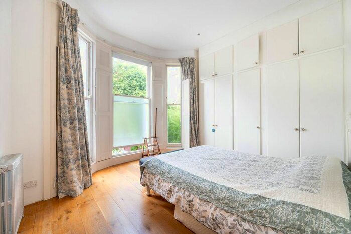 2 Bedroom Flat To Rent In Westbourne Park Road, Notting Hill, London, W11