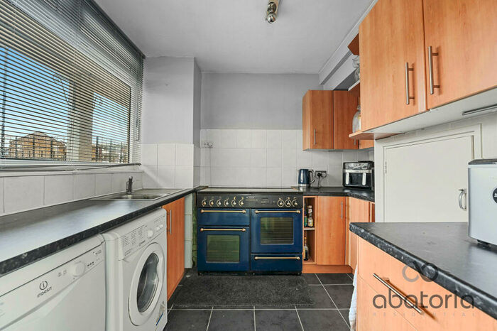 3 Bedroom Terraced House For Sale In Wyllen Close, London, E1