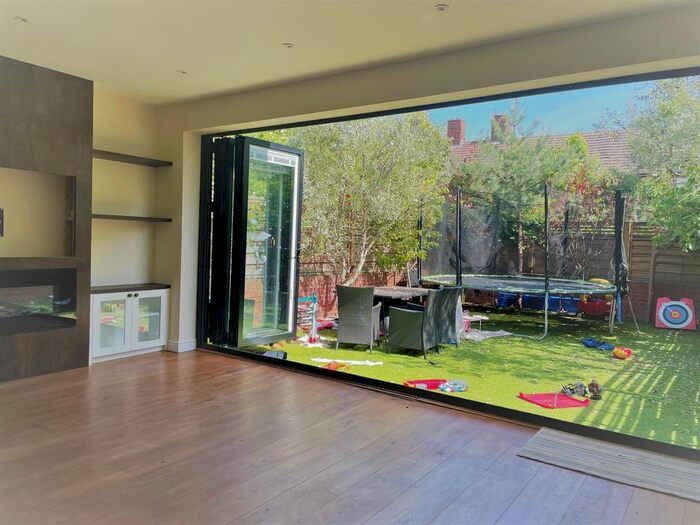 4 Bedroom Terraced House To Rent In Allnutt Way, Clapham Common, SW4